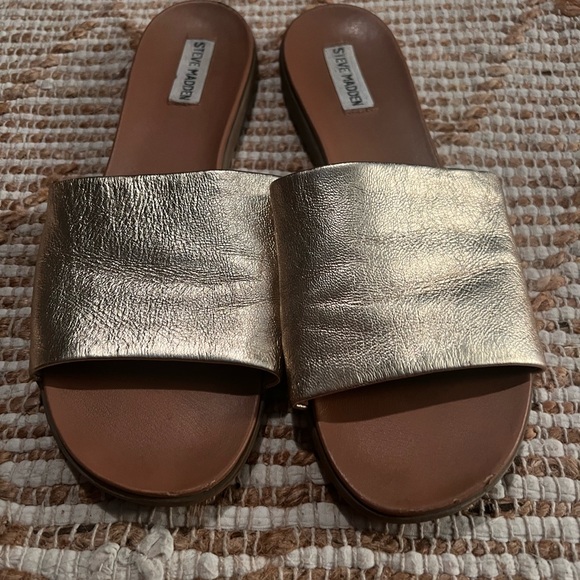 Steve Madden gold slides 11 - Picture 2 of 2